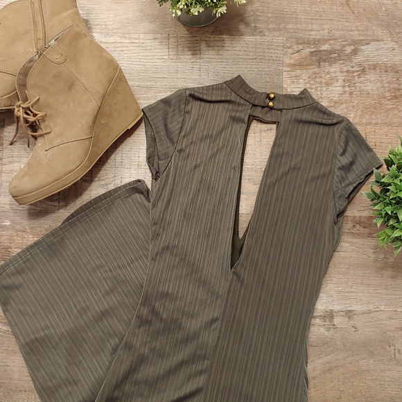 Windsor Dresses & Skirts - Windsor Deep Green Low Cut Dress